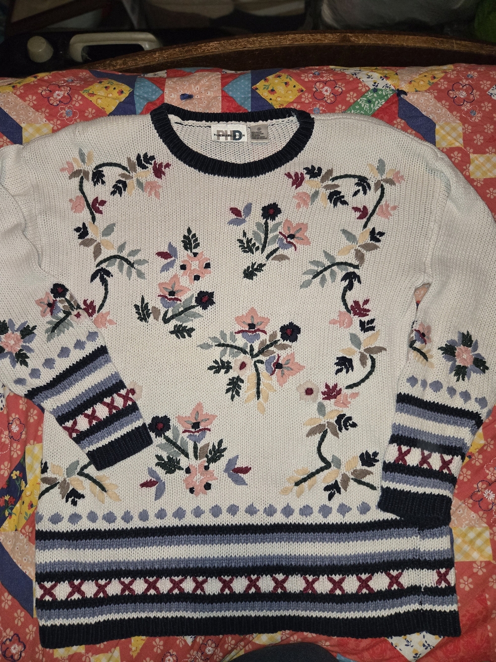 Vintagw White Floral Knit Sweater with Navy Trim